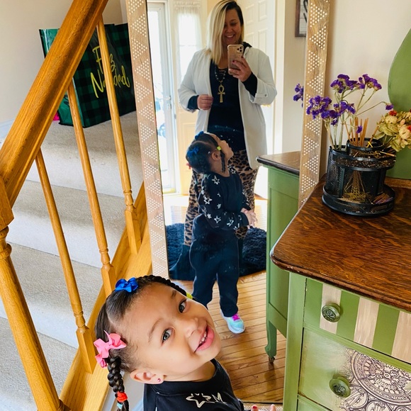 Meet your Posher, Melissa - Picture 2 of 7